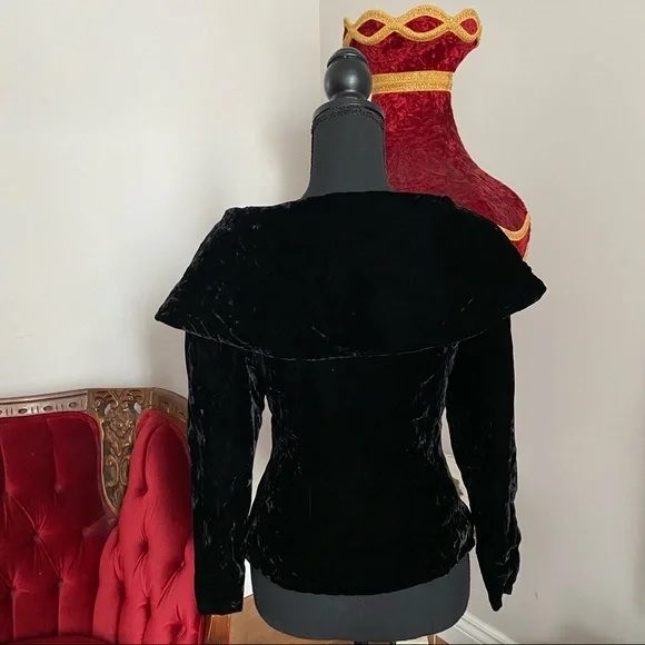 Beautiful romantic velvet vintage vest 💞 - Picture 2 of 5